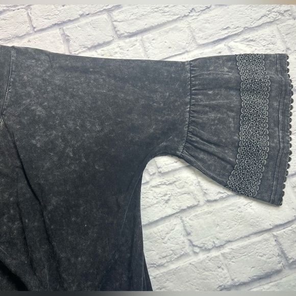 Umgee Charcoal V-Neck Top with Lace Trim Sleeves. Size 2X - Picture 8 of 10